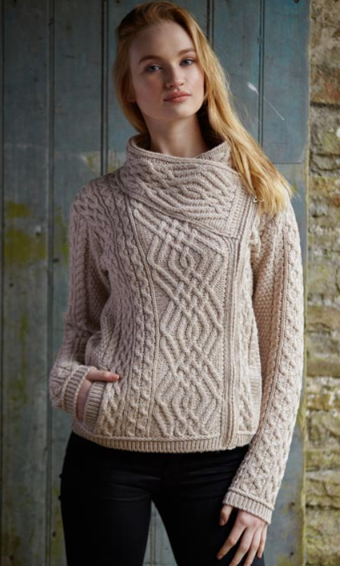Cable sweater m. lynlås i side. Pastinak